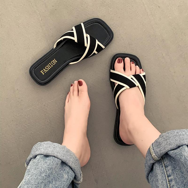 Slippers women's fashion 2025 new cool slippers female Internet celebrity versatile beach flat summer women's shoes
