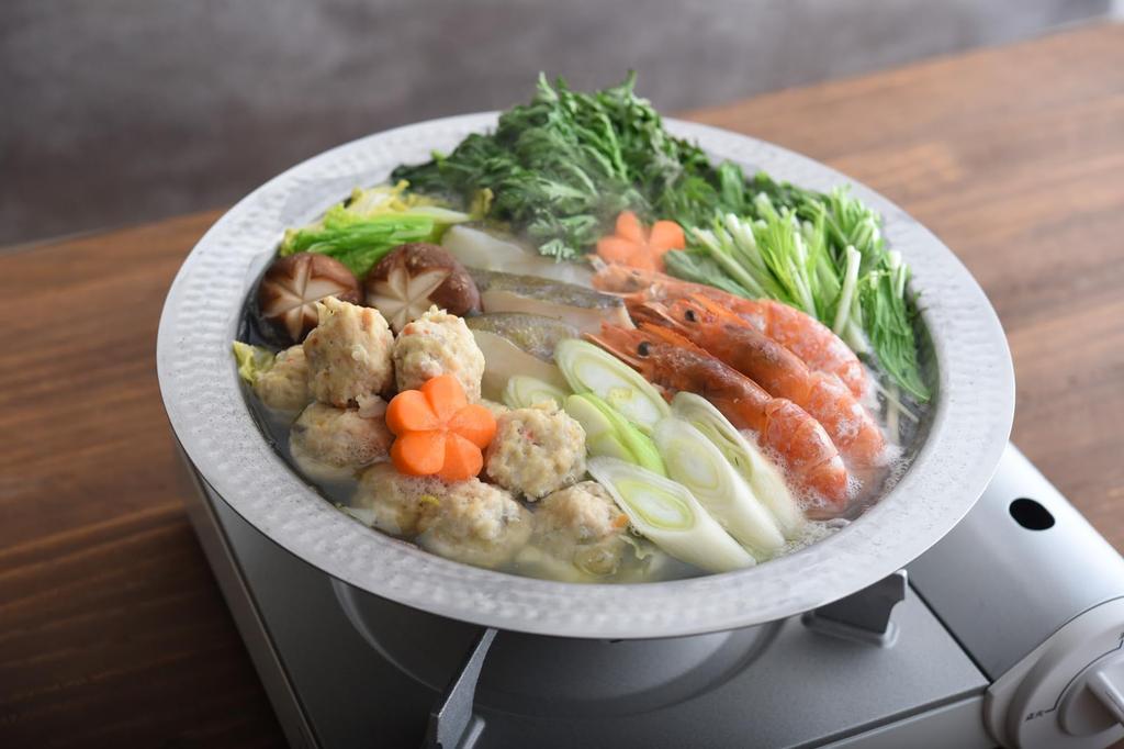 Ernest Stainless Steel Tabletop Pot, 26cm, Lightweight, Seamless, 2.5L Capacity, Gas/IH Compatible, Made In Tsubame-Sanjo, Japan (A-77892) - Extremely