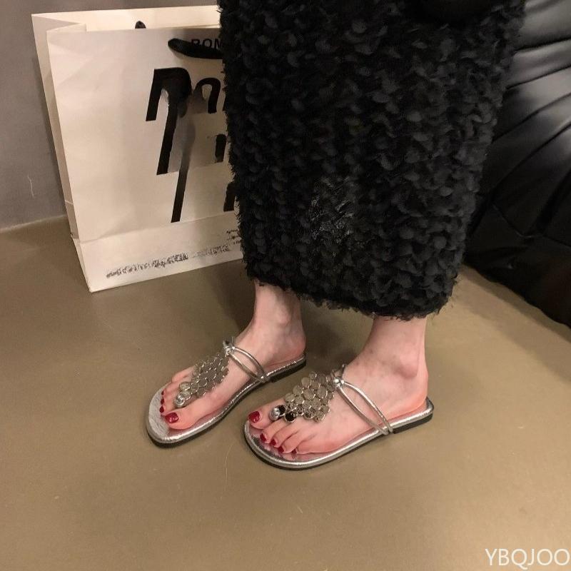

Fashion 2025 new style minimalist flat bottom flip flops for outerwear Fashionable comfortable casual women s shoes with clipped toes 35 серебряный