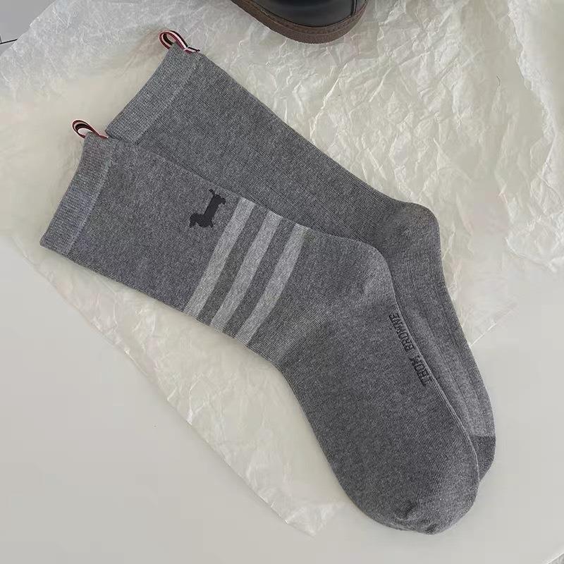 Ladies Fall Fashion New New Embroidered Puppy Bow Mid Tube Socks