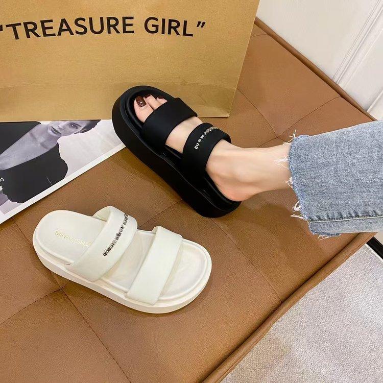 

Muffin platform slippers women s outer wear 2025 summer new high-end fashion versatile height-increasing French one-word sandals 40 чорний