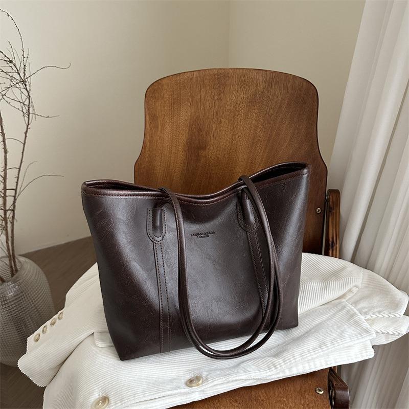 Retro tote bag women's new fashionable simple large-capacity armpit bag casual niche design commuter shoulder bag