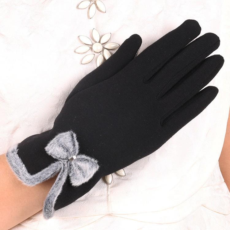 Damvinterhandskar med pekskärmsfunktion, fuskutterpäls och sammetskant
