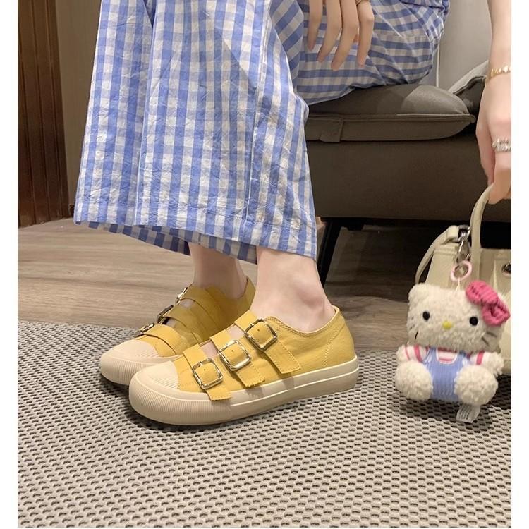 Grape mother has the same round head with one pedal, hollowed out breathable buckle, canvas shoes, casual versatile platform sports board shoes, women