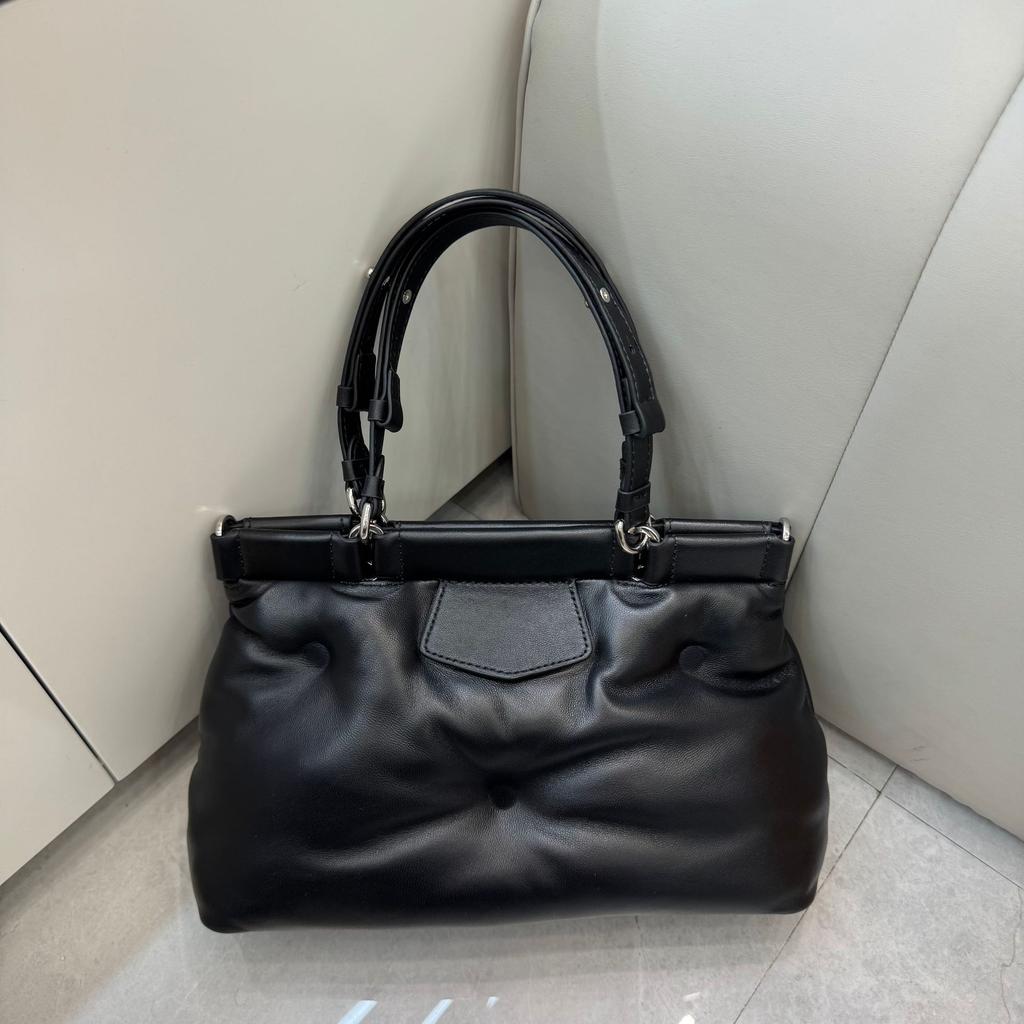 2026 Zahraniční obchod Ovčí kůže Polštářová taška Velká kapacita Módní Všestranná Měkká taška jako oblak Tote Přenosná Večerní taška Ženy