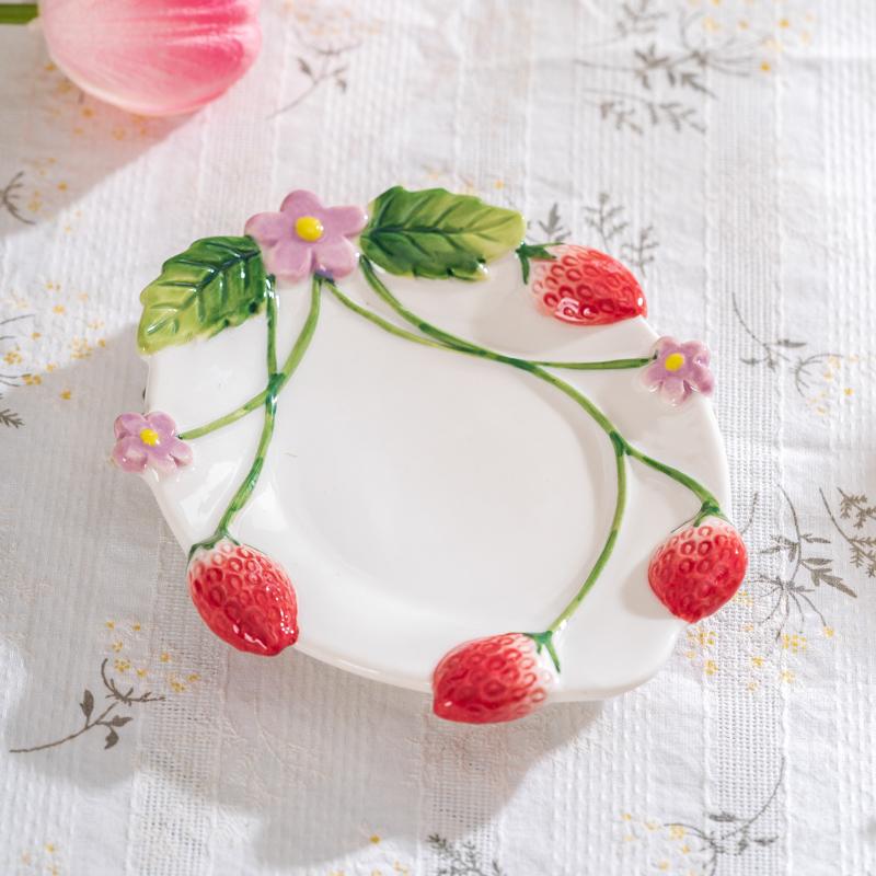 

European Ceramic Strawberry Coffee Cup and Saucer Exquisite Breakfast Dessert Plate Three-dimensional Embossed Strawberry Mug 301-400ml