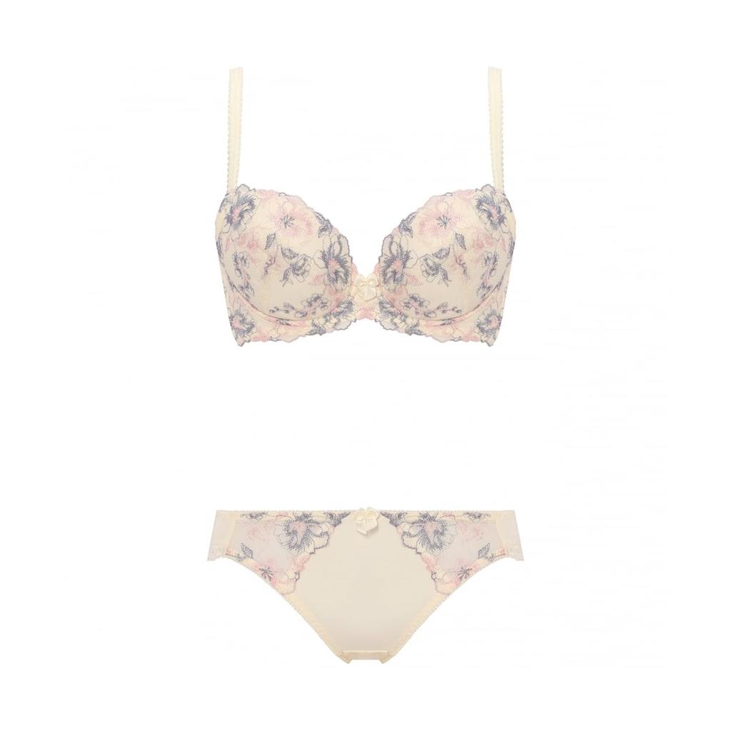 Triumph Beautiful Breast Soft Classy Petals Bra Panty Set Elegant Soft E75 M015 [WEB Exclusive] Bra, & (10215227), Wired, Padded, Design, Material,