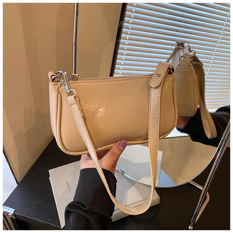 Small Bag Women's Summer Versatile New Fashion Messenger Bag Shoulder Armpit Small Square Bag