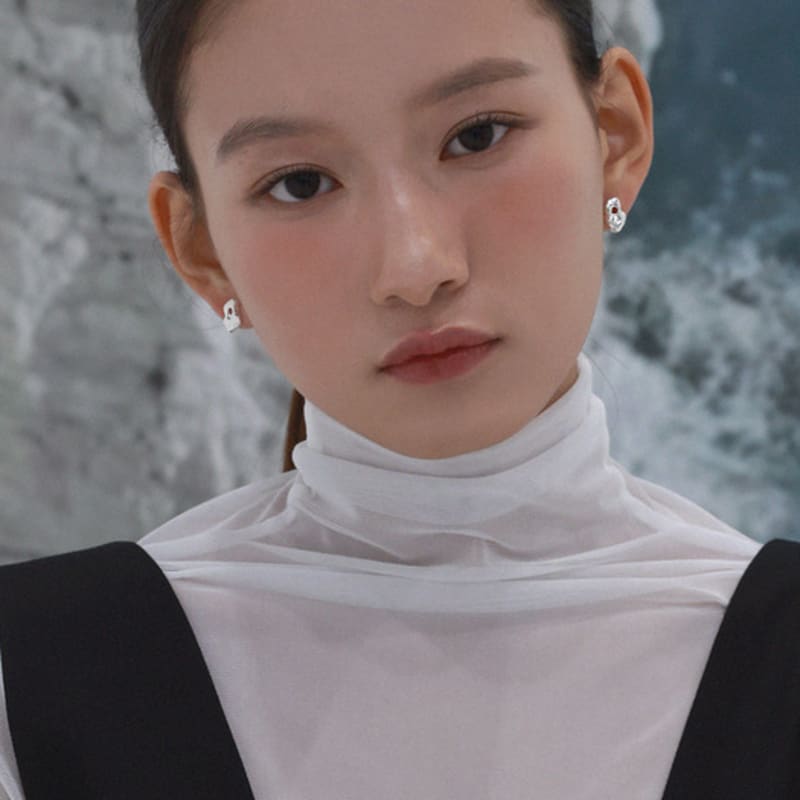 REINDEER GROTTO EARRING 15