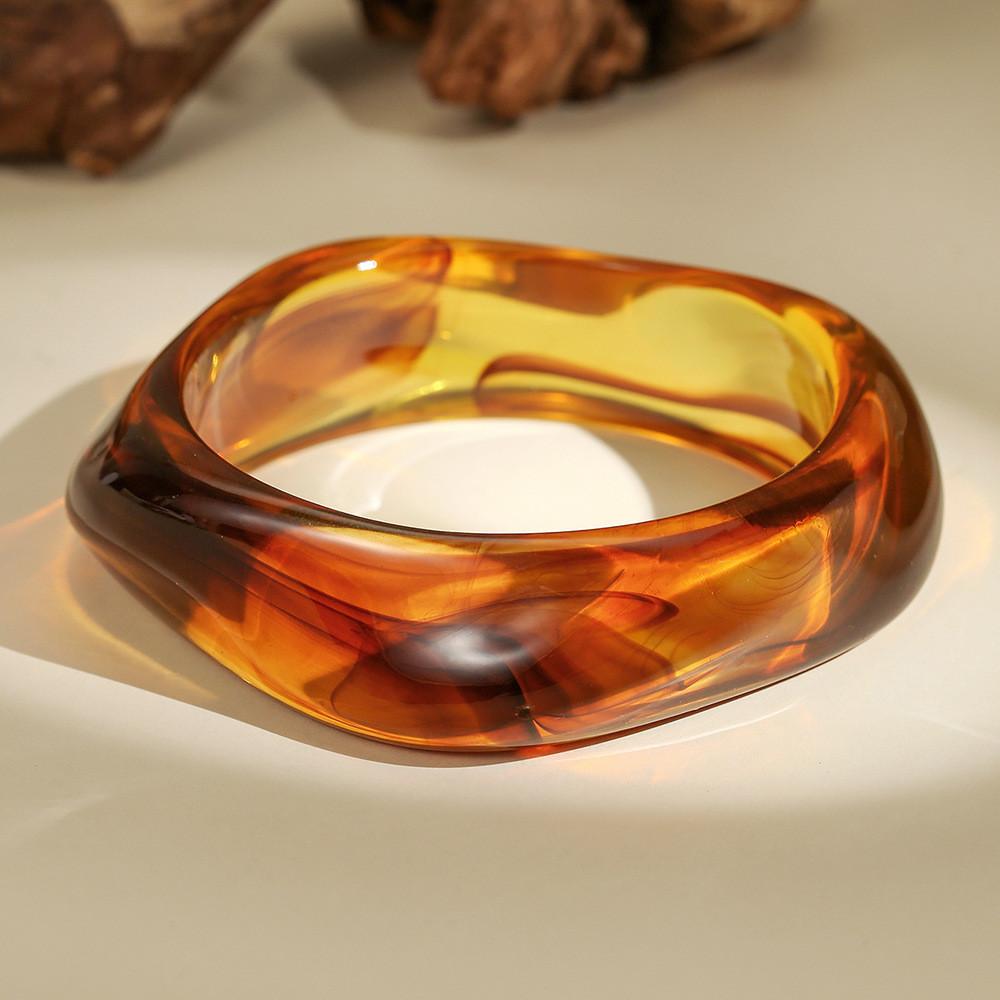

Geometric Acrylic Cuff Bracelet For Men And Women Fashion Jewelry Gift For Spring коричневий