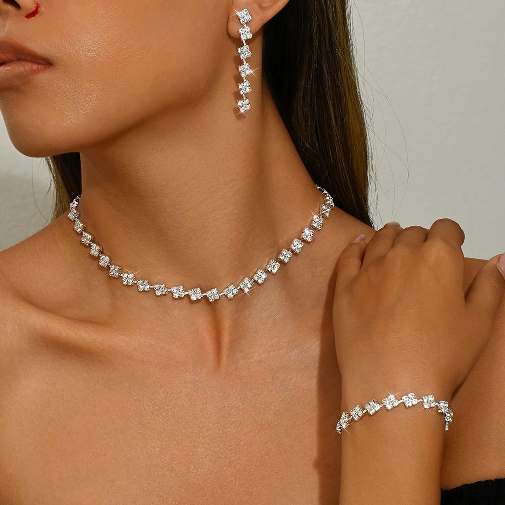 New Elegant Women's Set of Exquisite Claw Chain Necklace, Exaggerated Earrings, Bracelet Set, Water Drop Neck Chain, Banquet Accessories for Women