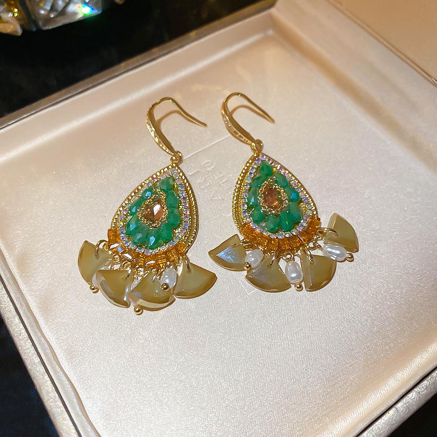 Silvernål Zirkon Utskurna Blomörhängen - Utsökta High-End Stiftörhängen med Känsla för Mode.