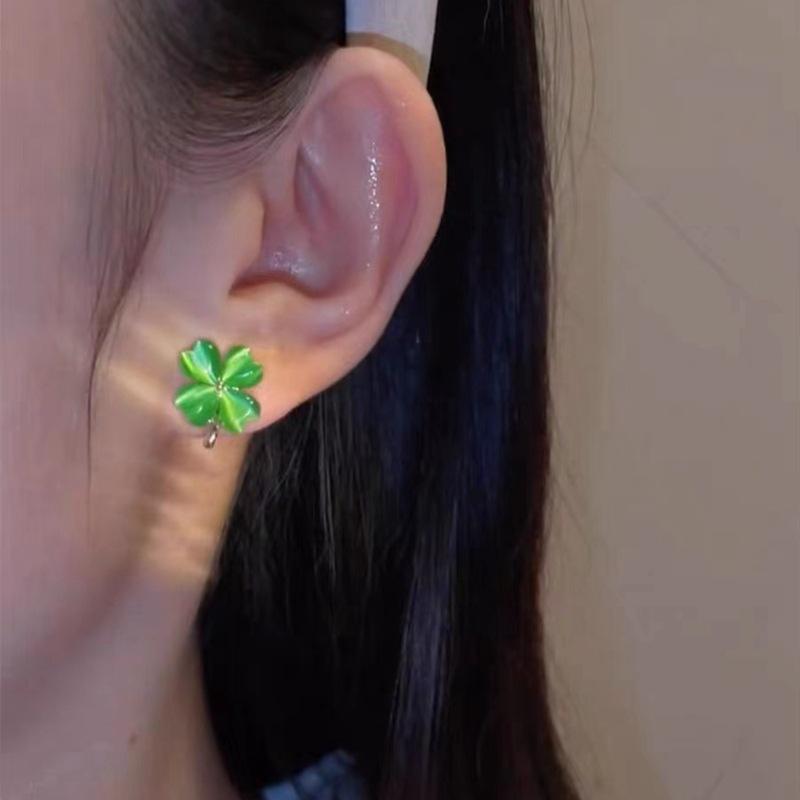 Lucky Cat's Eye Stone Four Leaf Clover Earrings for Women Green Delicate Stud Earring Elegant Jewelry Banquet Gift for Mom