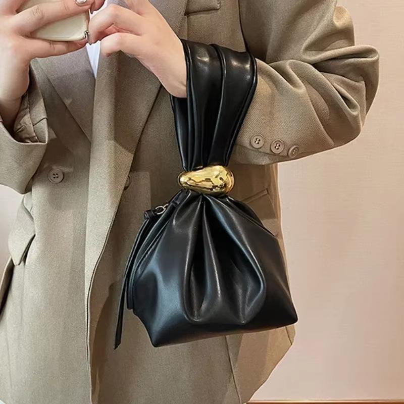 Luxury Designer Soft Leather Clutch Bag Women Pleated Mini Bucket Pouch with Temperament Side Zipper for Party Evening