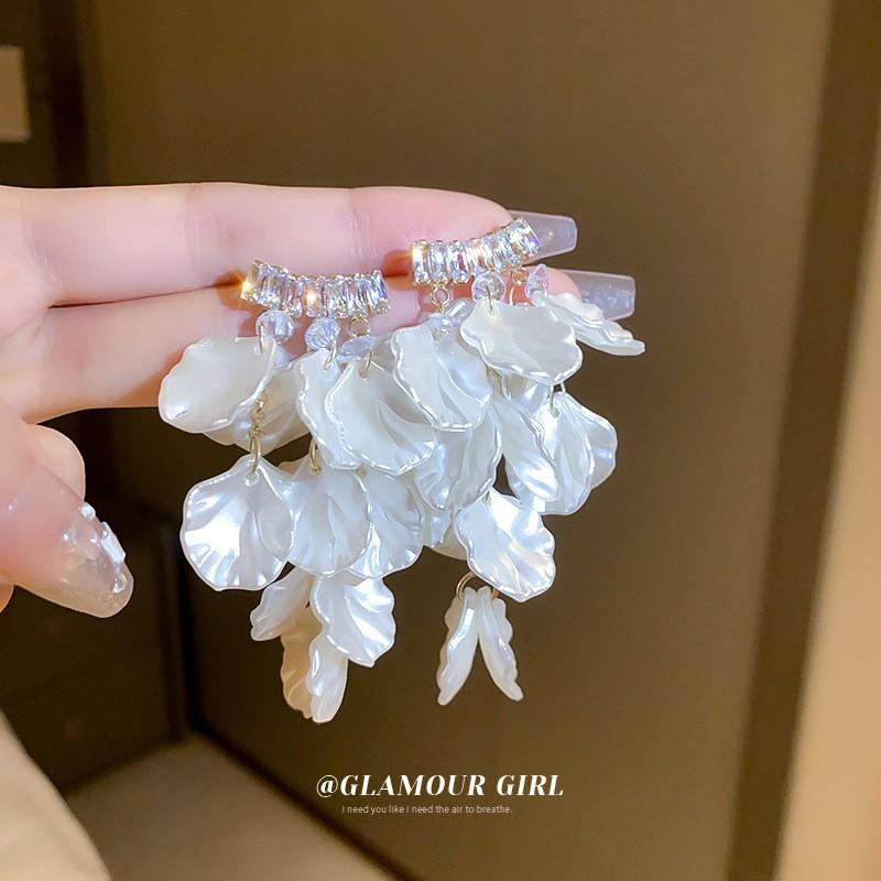 Diamond-set pearl petals fringed earrings stud earrings temperament fashionable and versatile design earrings