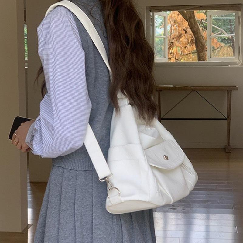 A Retro Soft Leather Large-capacity Adjustable Single-shoulder Tote Bag