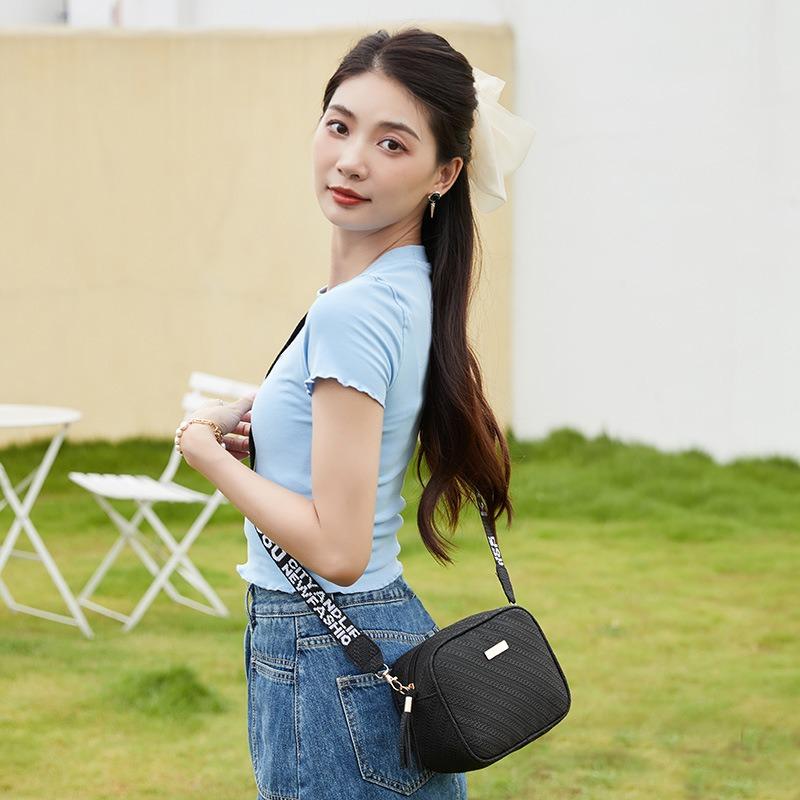 Fashion Soft Bag One Shoulder Crossbody Camera Bag Embossed Stripe Mobile Phone Portable Women's Bag