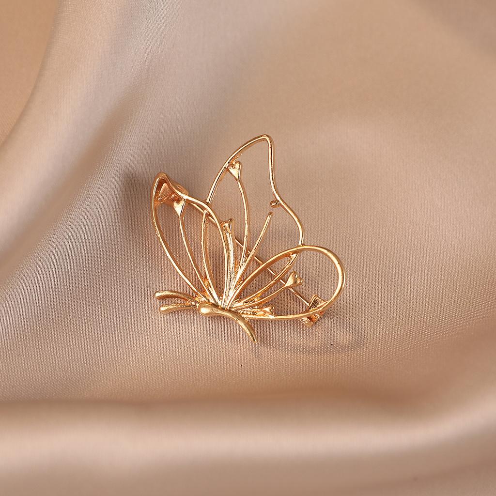 The Hollowed-out Butterfly Anti-glare Brooch Design Is A Unique and Versatile Brooch for Women
