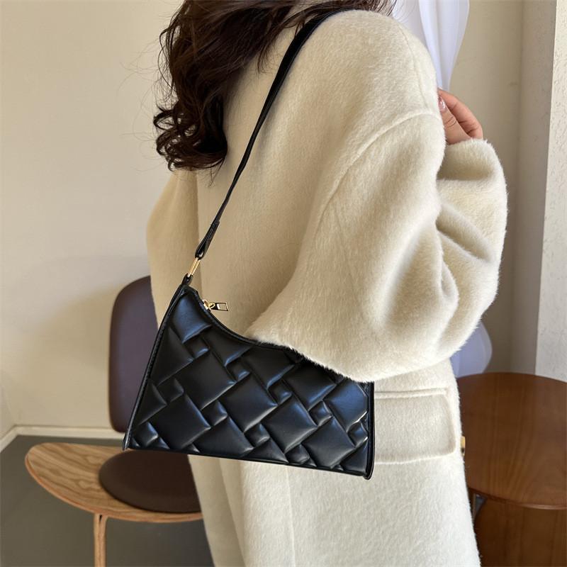 Trendy 2023 Winter Fashion Shoulder Bag Stylish Pu Leather Underarm Bag For Women
