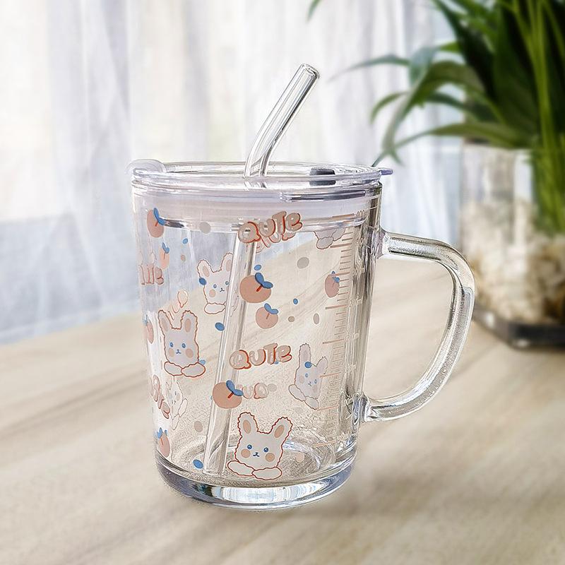 Cupa de lapte drăguță din sticlă cu pai de desene animate, cu capac și linguriță, cadou personalizat.