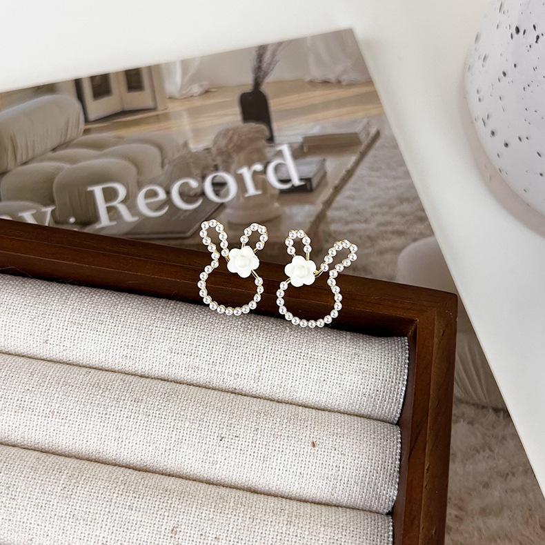 

Серьги-кролики Женский нишевый дизайн, серьги с цветами, милые серьги с героями мультфильмов, сладкие белый