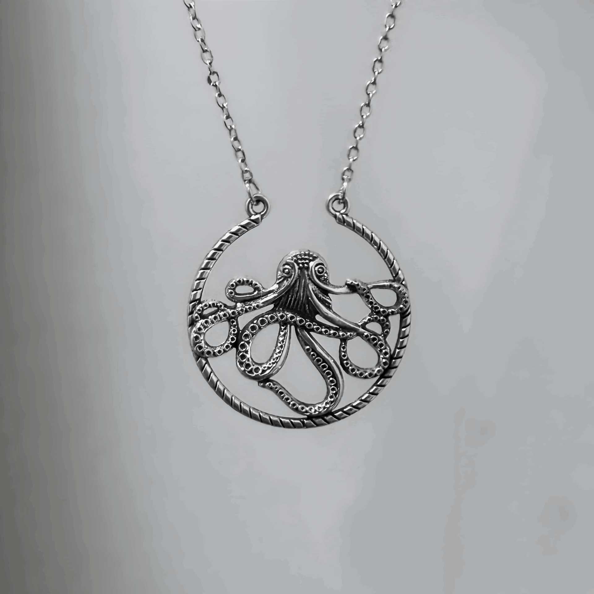 Simple Retro Silver Color Circular Hollowed-out Octopus Pendant Necklace for Men Women Hip-hop Punk Street Wear Jewelry Gifts