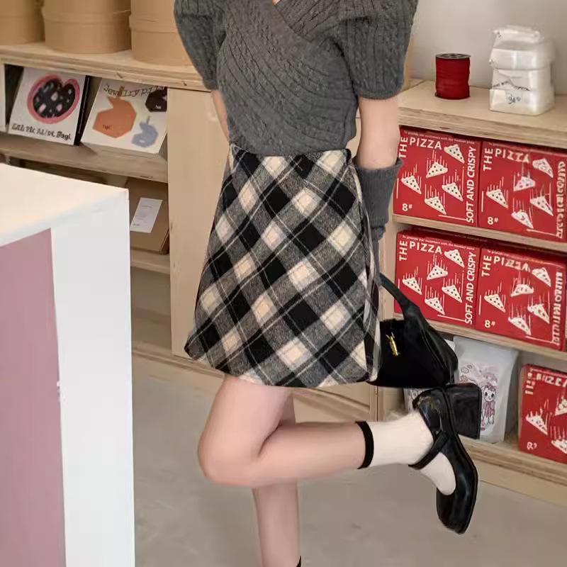 Women's High-Waisted A-Line Plaid Wool Skirt - Autumn 2024 Korean Style, Plus Size