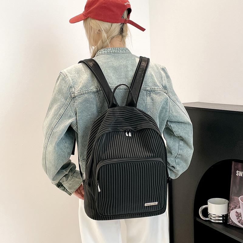 Niche lightweight, simple, fashionable and versatile large-capacity schoolbag women's backpack