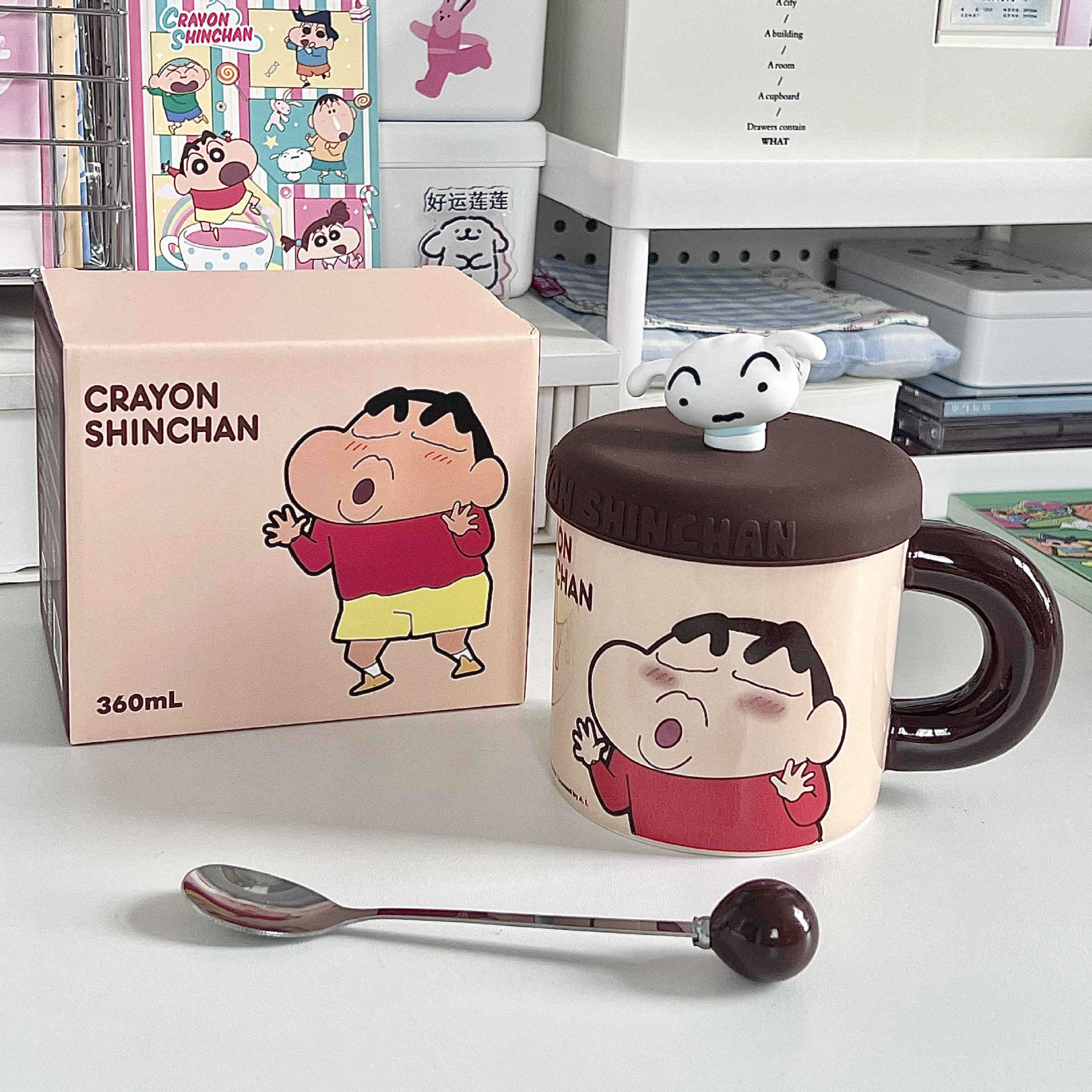 

Кружка керамическая Crayon Xiaoxin, милая, с крышкой и ложкой, мультяшная кофейная чашка для мальчиков и девочек, подарки на день рождения 401-500ml