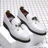 Italy Luxury Brand Loafers Men Shoes Tassel Man Designer British Style Lacquered Leather Mens Shoes Thick Bottom Wedding Shoes