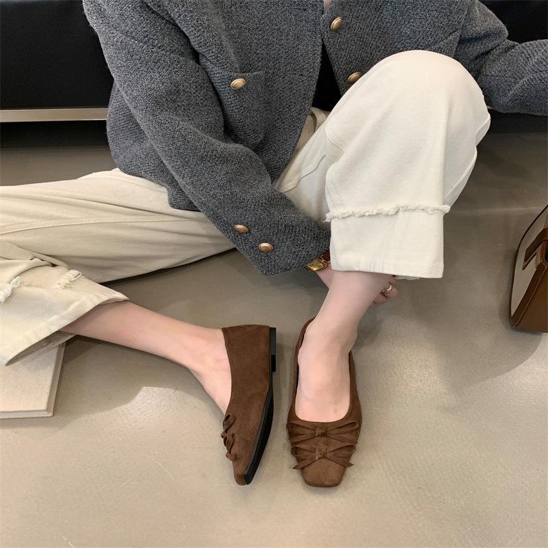 

Niche design sense temperament suede grandma shoes girl spring and autumn fairy square head flat bottom with skirt commuting evening single shoes 39 кофейный