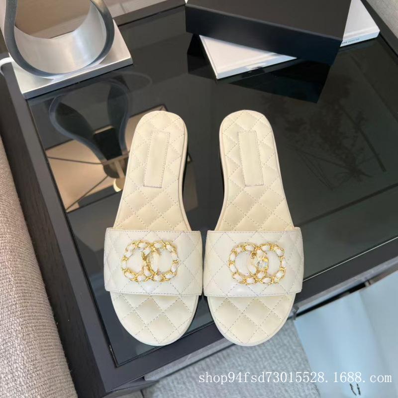 Classic Xiaoxiangfeng Sandals Women Wear Black Chain Slippers Versatile Fashion Diamond Flat Bottom One-word Drag