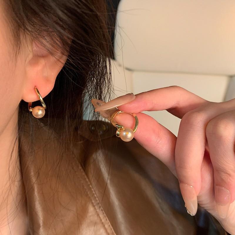 BELLA BOX Korean-style Simple And Elegant Fashionable Champagne Pearl Ear Buckles, A Versatile And Niche Design With A Noble Lady's Style