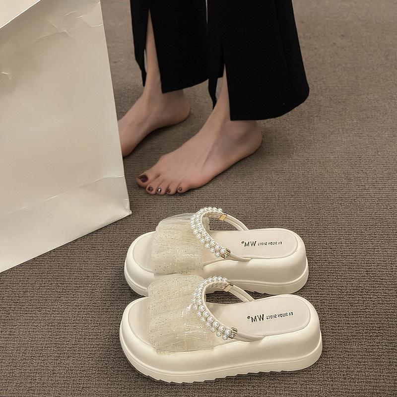 Kleine höhenverstärkende Plateau-Slipper Damen Sommerbekleidung 2025 neu Internet-Berühmtheit faule Sandalen zwei Tragearten Strandsandalen