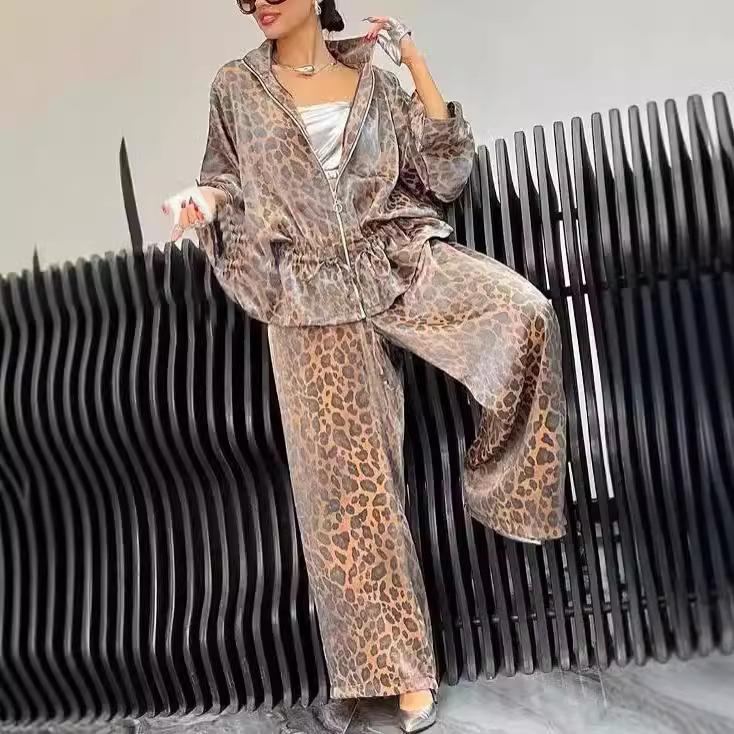 Completo Due Pezzi da Donna in Velluto con Stampa Leopardo Giacca con Zip e Pantaloni a Gamba Larga Tuta