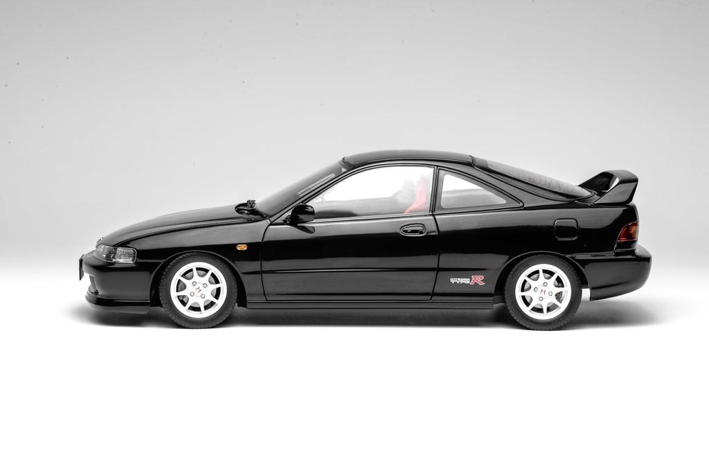 FREESTYLE MOTORHELIX Schaal Honda Integra Type R Vroege Versie Flamenco Black Pearl Afgewerkt Model M85203 1/18 (DC2)