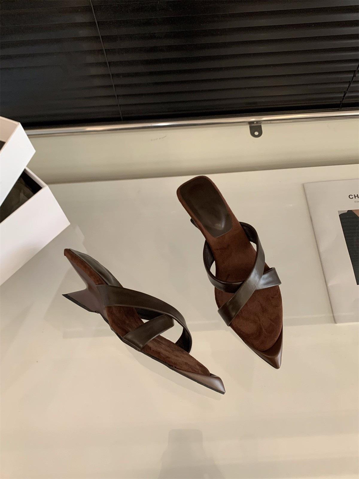 

Wedge heel high heel cross word slippers women s shoes wear 2025 new summer skirt leopard print Roman sandals 40