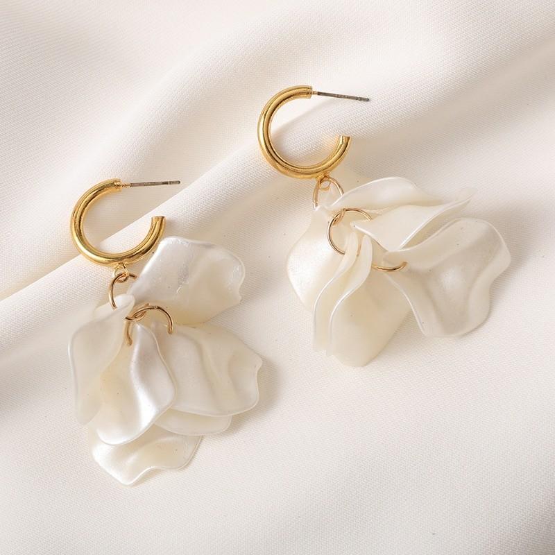 Pinkdudu Modische Rosenblütenblatt-Hängeohrringe Harz Perlmuttglanz Blumenohrringe Damen Schmuck PD2386