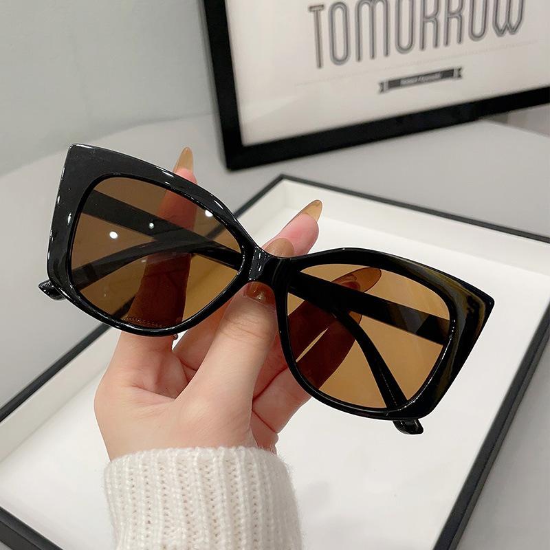 Vintage Cat Eye Sunglasses Women Luxury Punk Sexy Big Frame Pink Shades UV400 Designer Brand