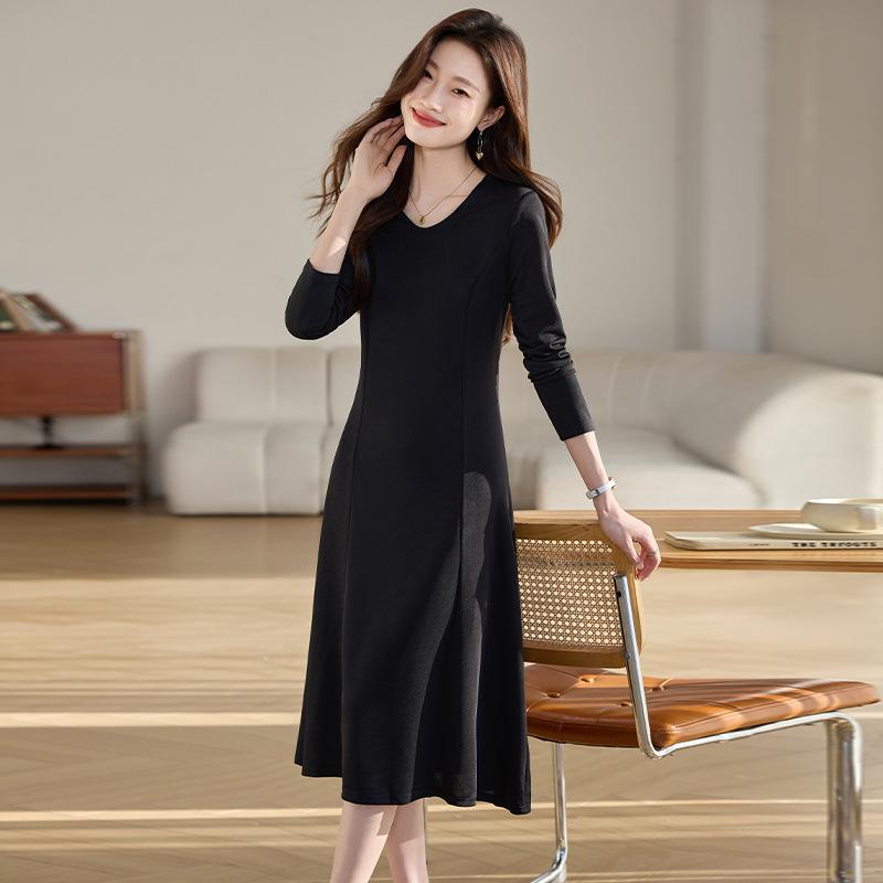 Svislé šaty s výstřihem do V pro ženy na podzim v novém stylu, obepínající pas a štíhlá černá sukně