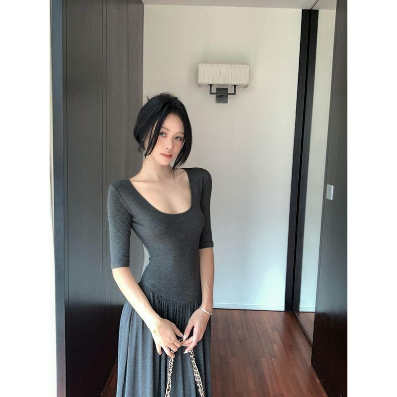 

Kumikumi Простое элегантное платье с U-образным вырезом и короткими рукавами, цельное, женская одежда, лето, нишевый шик, стройнящее, с большой юбкой-клеш, длинное платье Dark black Gray M