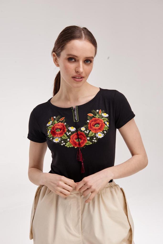 Ethnisches Damen-T-Shirt mit Stickerei im ukrainischen Stil