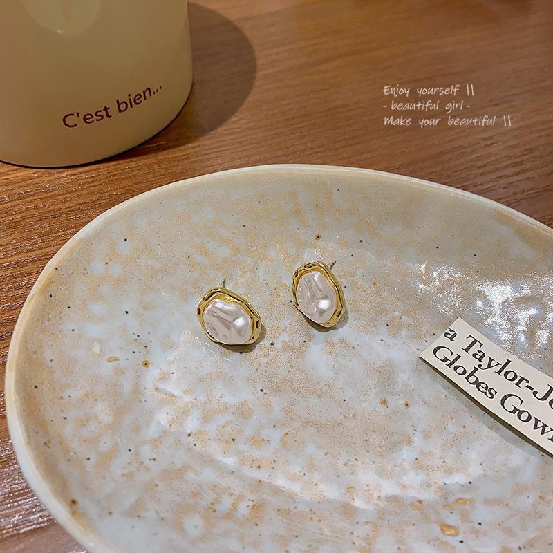 Baroque Pearl Earrings with Unique Design: S925 Silver Needle, High-End Luxurious Style for Women