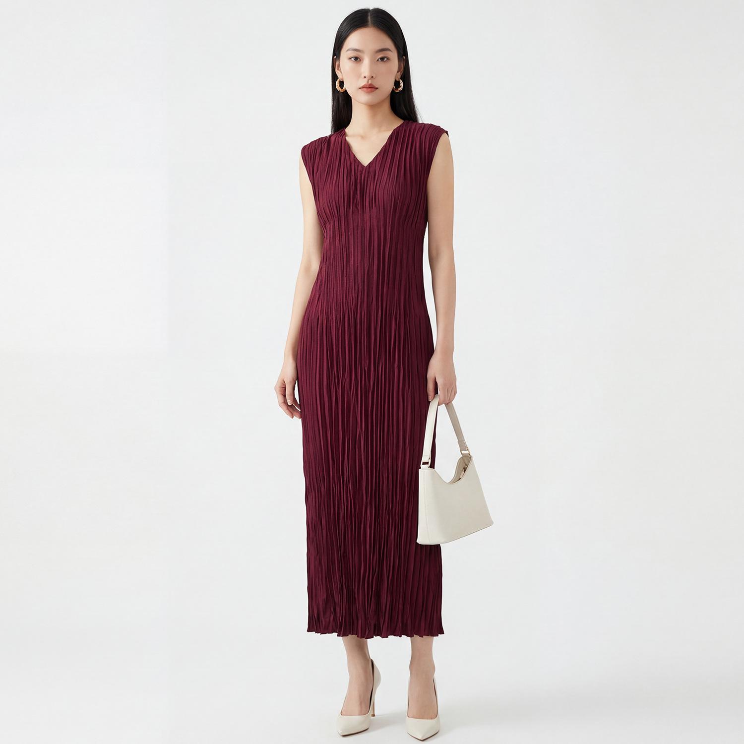 

Miyake V-Neck Waist-Cinching Sleeveless Long Dress - Stylish, Slimming, and Versatile One Size малиновый