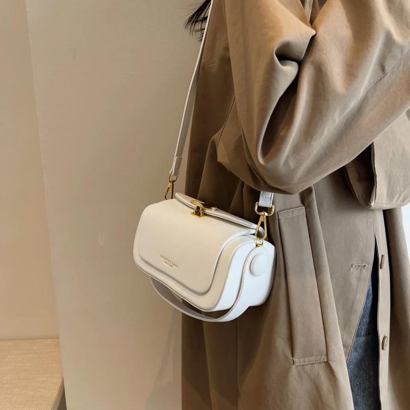 Women's Bags with Textured Leather Flap Large Capacity Classic Black Shoulder Bag