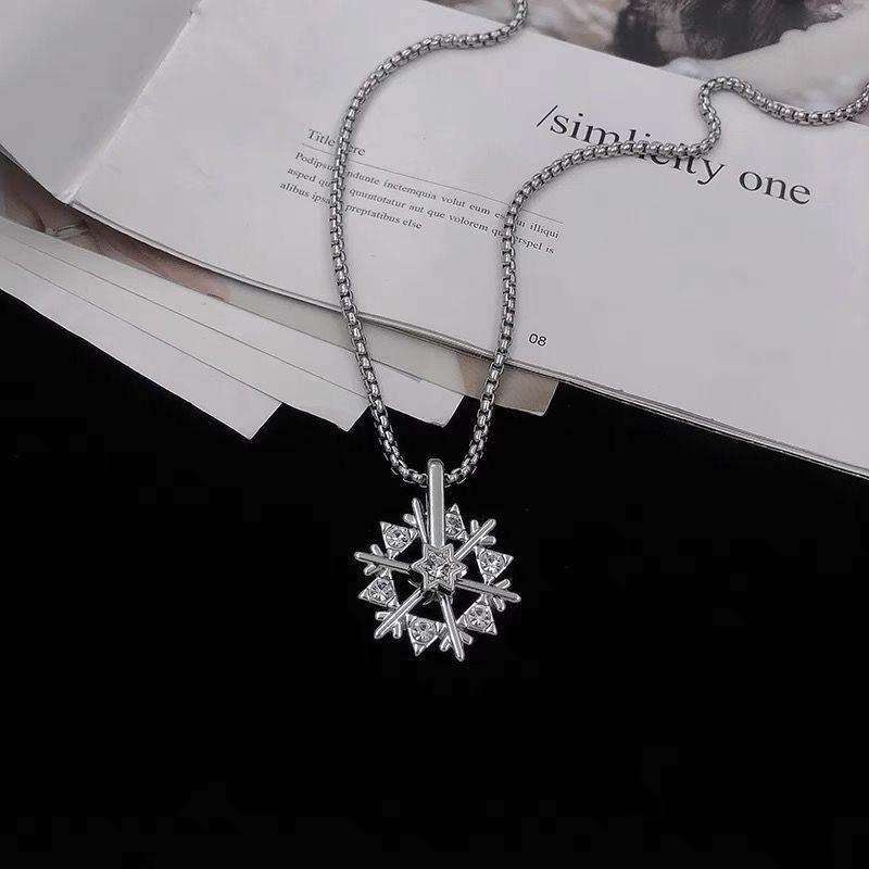 Rotating Snowflake Necklace Pendant for Men and Women, Fashionable and Simple Necklace Accessory