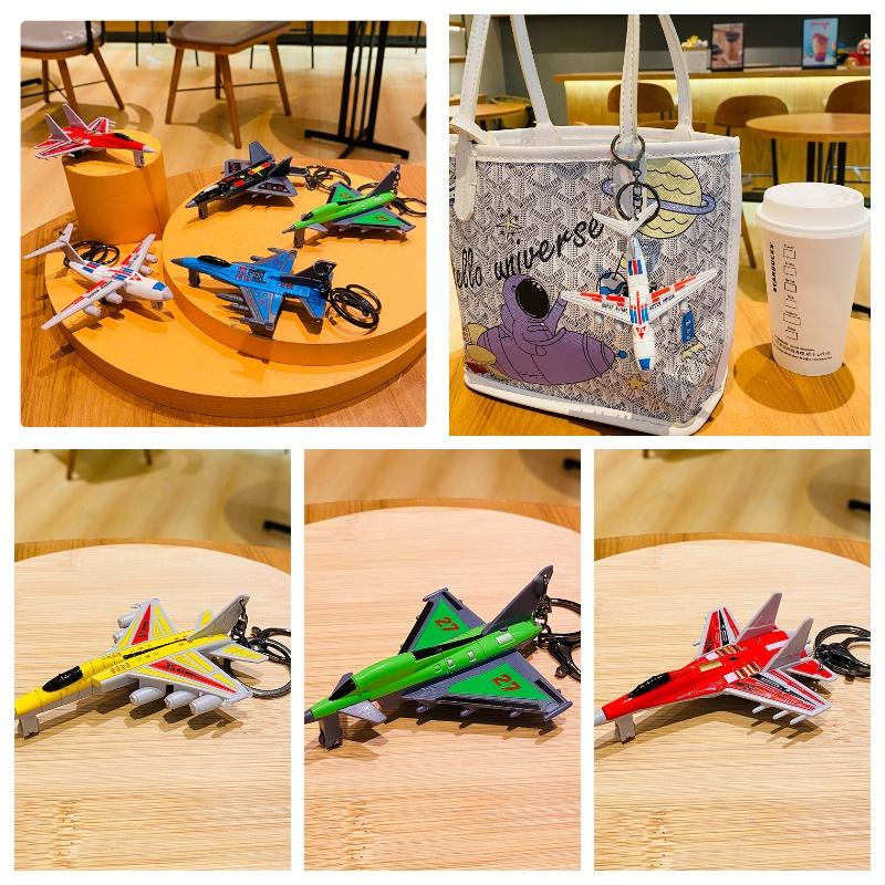 Kreativer Cartoon Legierung Kampfflugzeug Schlüsselanhänger Exquisiter Auto Schlüsselanhänger Großhandel Paar Taschenanhänger