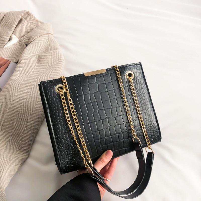 Stylish Women's Tote Bag Chic Chain Crossbody Fashionable And Sleek Handbag