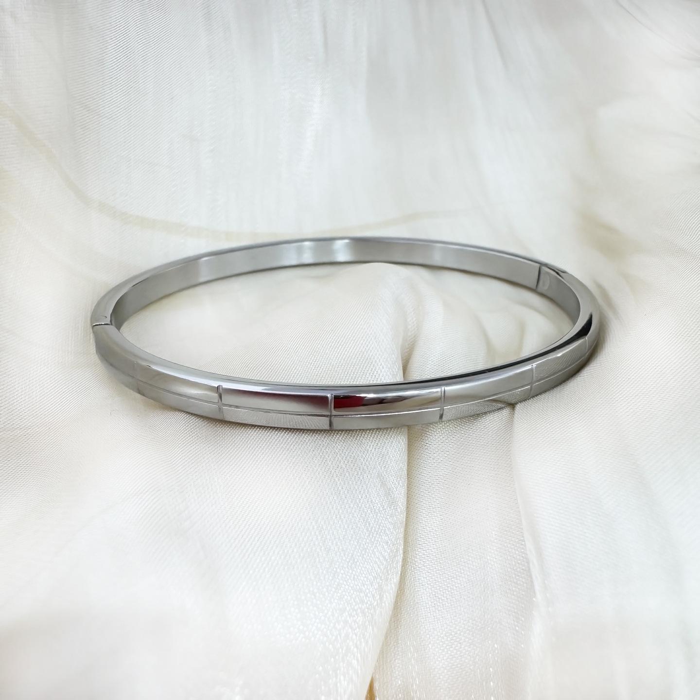 European Fashion Light Luxury Zirconia Gold-Plated Stainless Steel Bracelets - Multiple Styles, Small Size