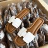 2024 frauen Moderne Hausschuhe Sommer Im Freien Bequeme Flache Hausschuhe Luxus Leder Hausschuhe Frauen Sandalen Lässig Dias Schuhe